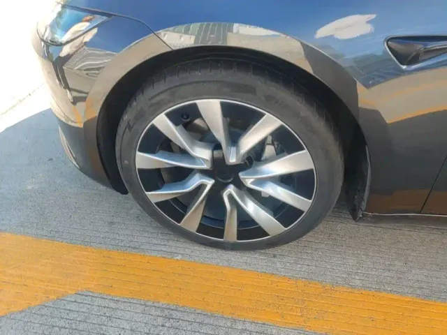 Tesla Model 3 — Фото автомобиля 22