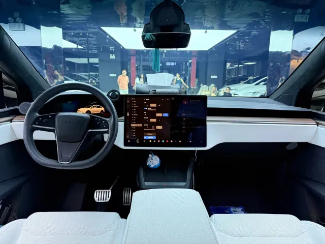 Tesla Model X — Фото автомобиля 8