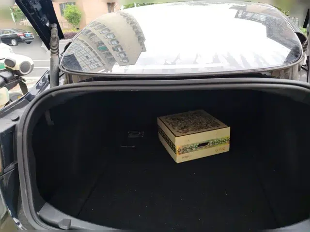 Tesla Model 3 — Фото автомобиля 9