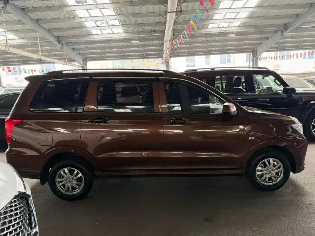 Wuling Hongguang — Фото автомобиля 6