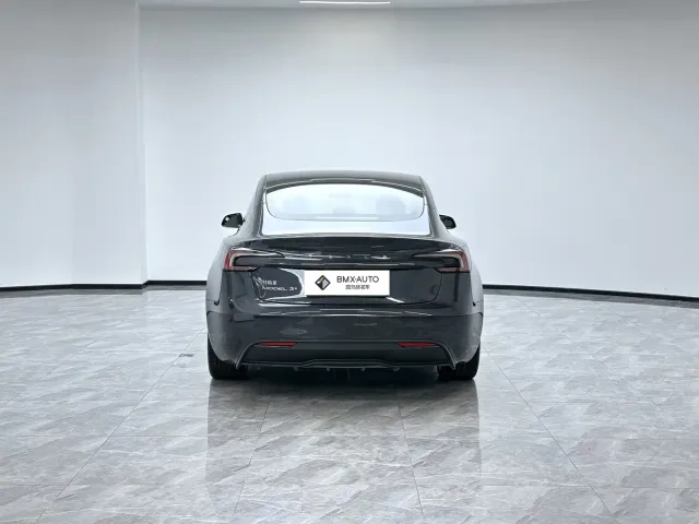 Tesla Model 3 — Фото автомобиля 5