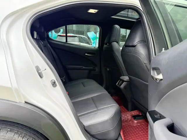 Lexus UX — Фото автомобиля 7