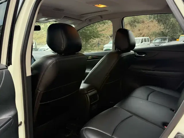 Nissan Tiida — Фото автомобиля 6