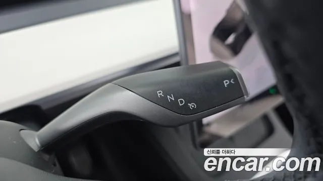 Tesla Model Y — Фото автомобиля 12