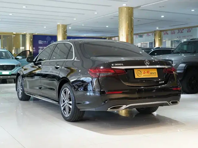 Mercedes-Benz E-Class — Фото автомобиля 18