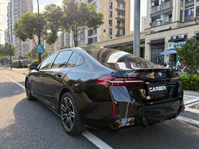 BMW 5 Series — Фото автомобиля 6