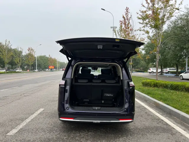 GAC Trumpchi E8 — Фото автомобиля 18