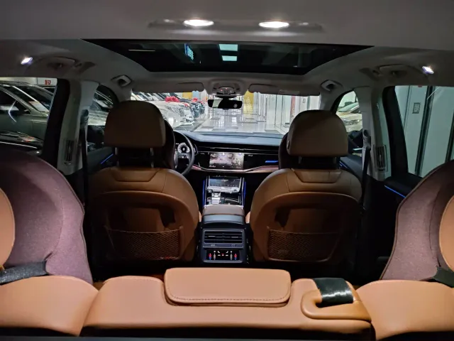 Audi Q7 — Фото автомобиля 14