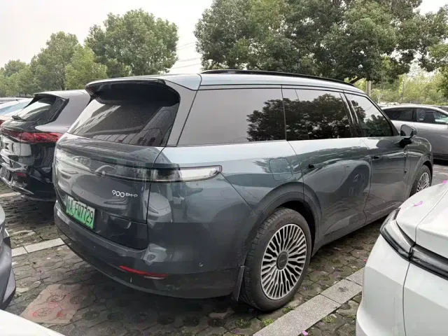 Lynk & Co 900 — Фото автомобиля 2