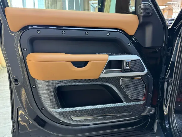 Land Rover Defender — Фото автомобиля 11