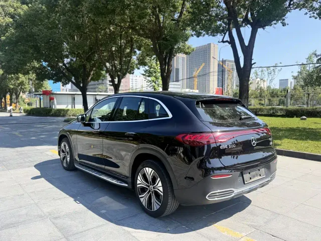 Mercedes-Benz EQE SUV — Фото автомобиля 7