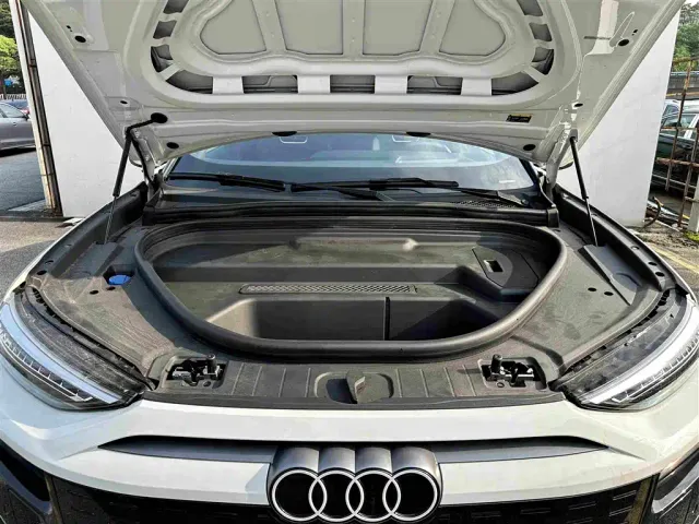 Audi Q6L e-tron — Фото автомобиля 8
