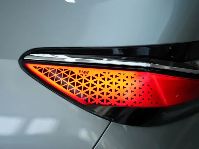 BMW 7 Series — Фото автомобиля 15