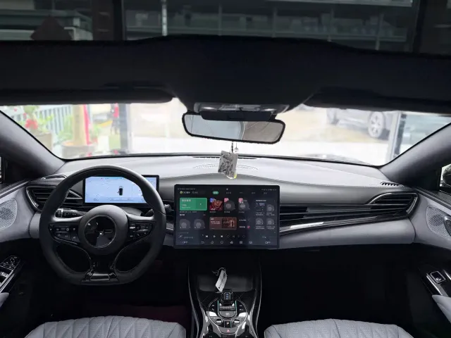 BYD Seal — Фото автомобиля 10