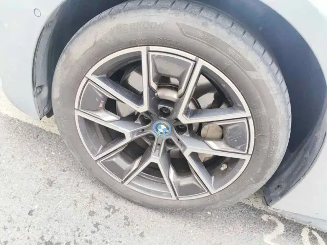 BMW i4 — Фото автомобиля 7