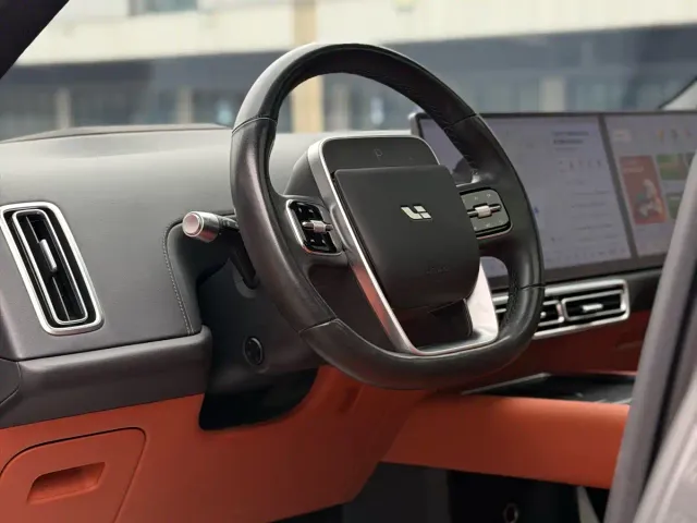 Li Auto L8 — Фото автомобиля 7