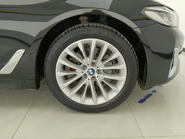 BMW 5 Series — Фото автомобиля 6