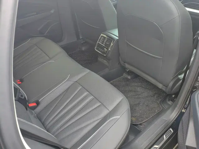 Volkswagen Passat — Фото автомобиля 10