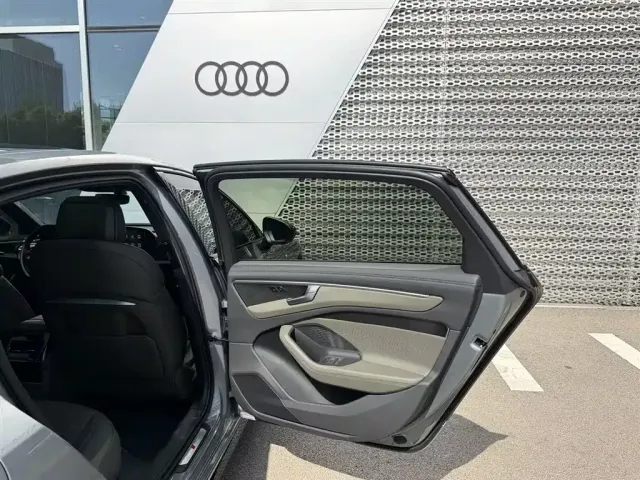 Audi A6L — Фото автомобиля 8