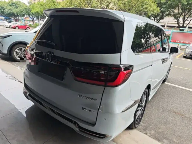 Honda Elysion — Фото автомобиля 6
