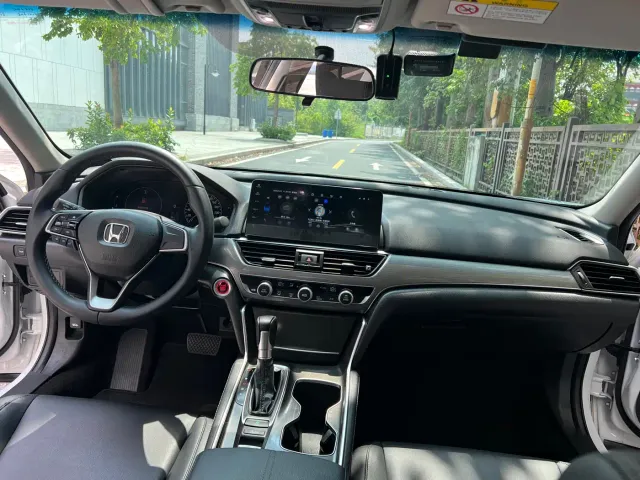 Honda Accord — Фото автомобиля 13