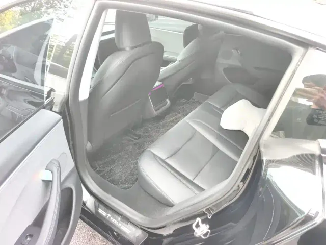 Tesla Model 3 — Фото автомобиля 11