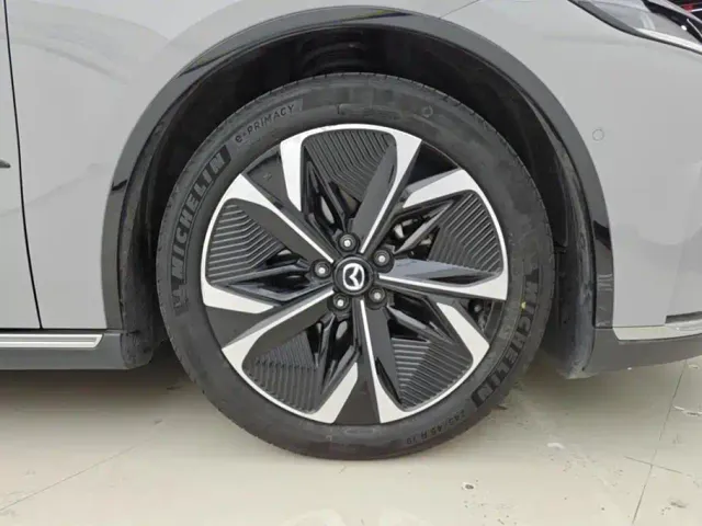 Mazda EZ-6 — Фото автомобиля 6