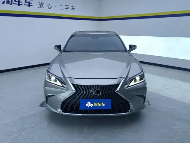 Lexus ES — Фото автомобиля 2