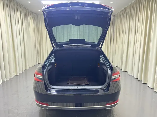 Skoda Superb — Фото автомобиля 8