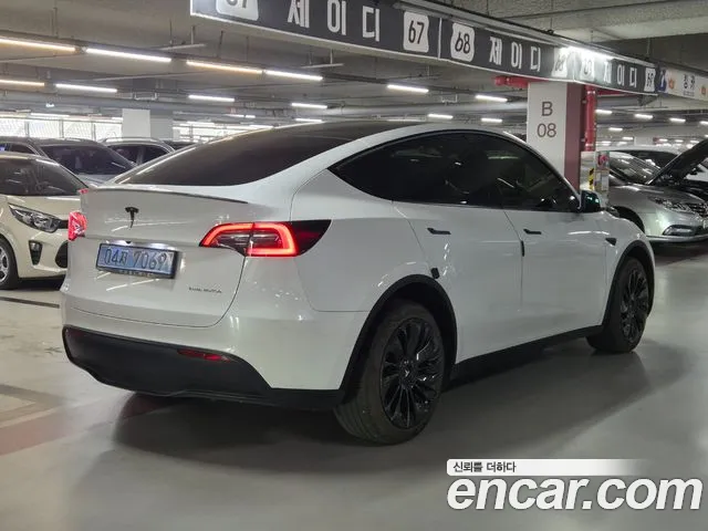Tesla Model Y — Фото автомобиля 3
