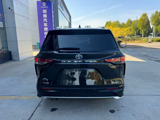Toyota Granvia — Фото автомобиля 10