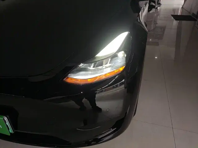 Tesla Model Y — Фото автомобиля 17