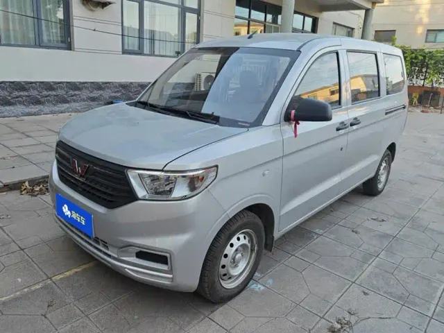 Фотография автомобиля — Wuling Hongguang V