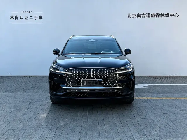 Lincoln Aviator — Фото автомобиля 2