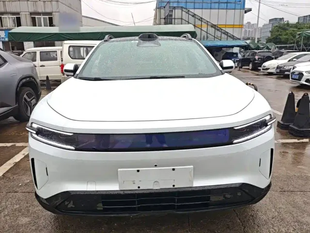 Changan Qiyuan E07 — Фото автомобиля 2