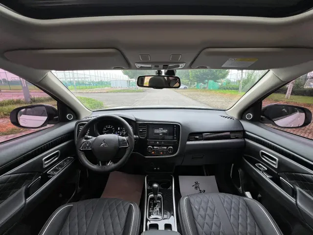 Mitsubishi Outlander — Фото автомобиля 10