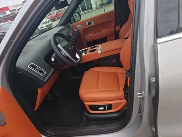 Li Auto L9 — Фото автомобиля 14