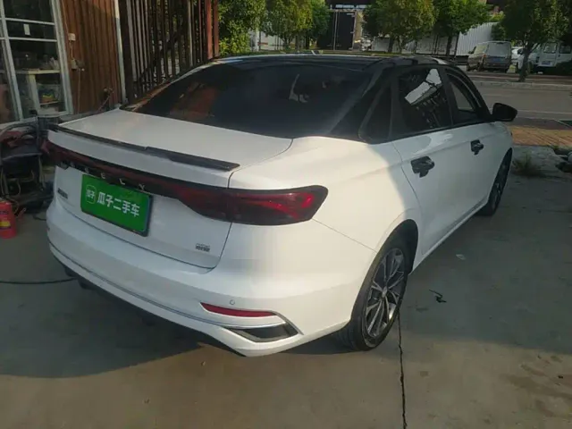 Geely Emgrand — Фото автомобиля 6