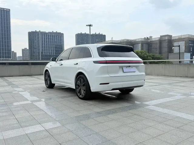 Li Auto L7 — Фото автомобиля 7