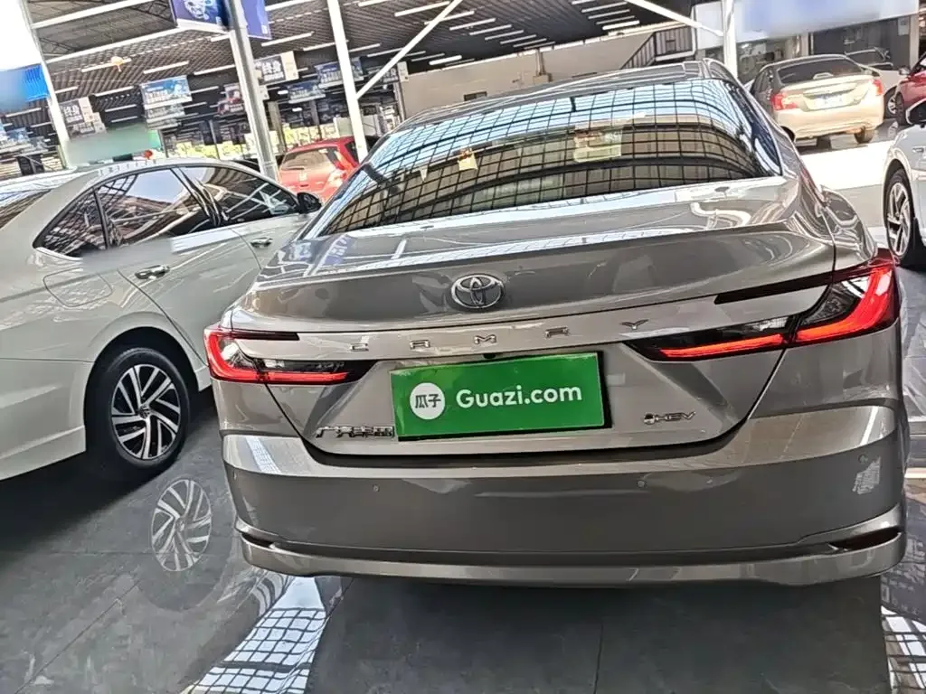 Toyota Camry 2024 Hybrid 2.0HGVP Luxury Edition — Фото автомобиля 3