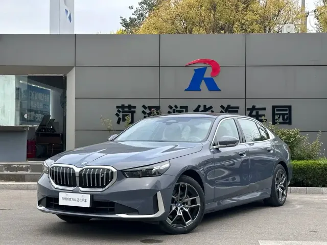Фотография автомобиля — BMW i5