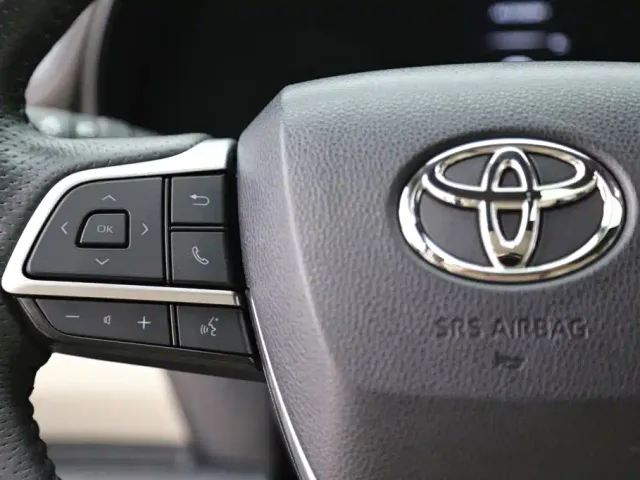 Toyota Granvia 2022 2.5L Hybrid Noble Edition — Фото автомобиля 16