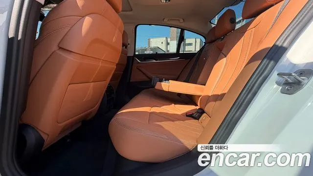 BMW 5 Series G30 — Фото автомобиля 12