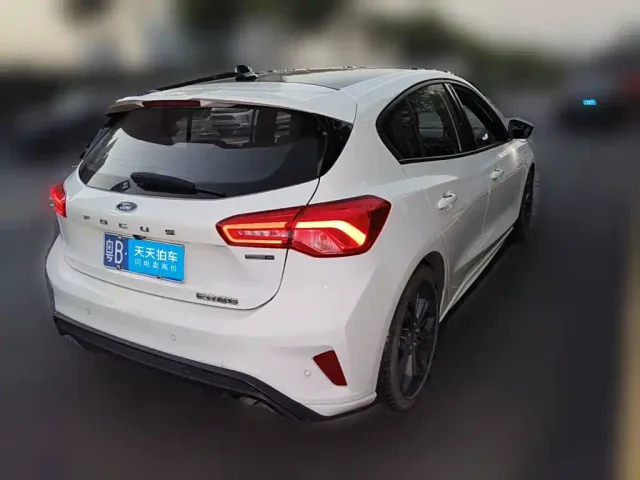 Ford Focus — Фото автомобиля 2