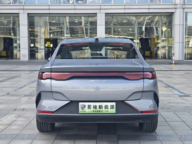 BYD Qin L — Фото автомобиля 6