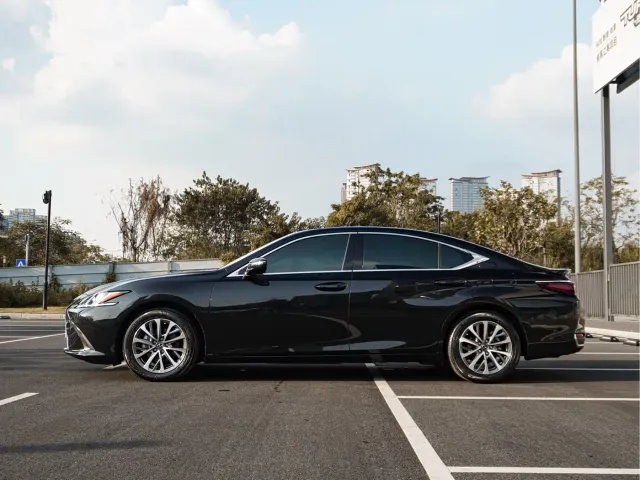 Lexus ES — Фото автомобиля 5
