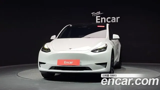 Tesla Model Y — Фото автомобиля 3