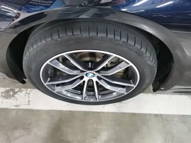 BMW 5 Series — Фото автомобиля 24
