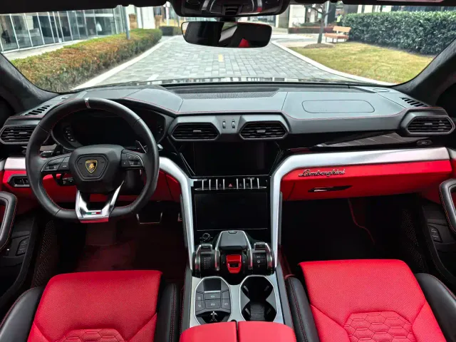 Lamborghini Urus — Фото автомобиля 13
