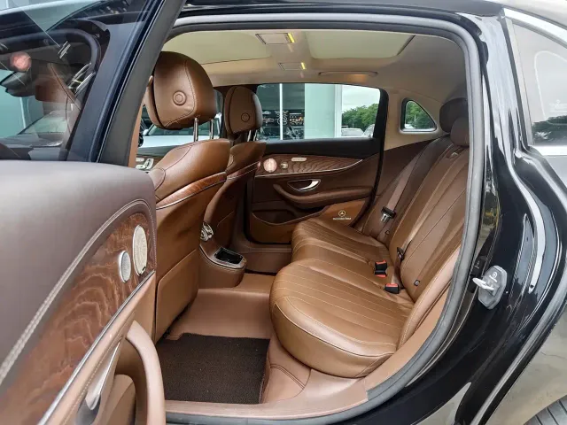 Mercedes-Benz E-Class — Фото автомобиля 8